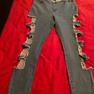 Ripped jeans from Fashion Nova. NEVER WORN!!!!